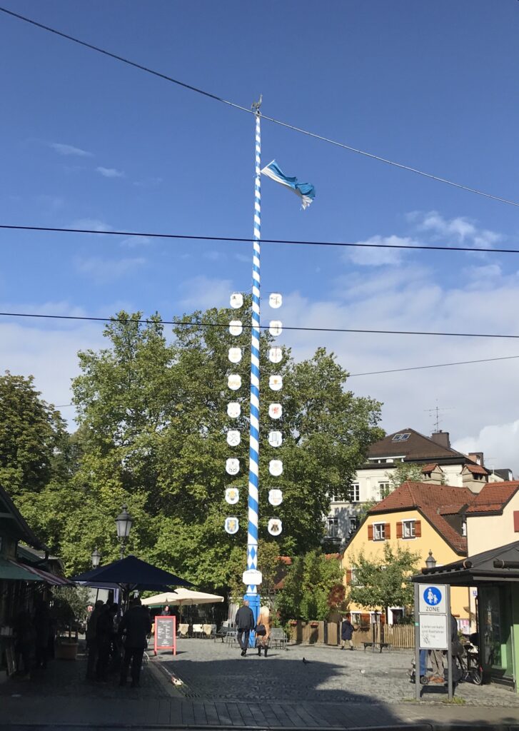 shopping-haidhausen Blick auf den Wiener Platz in München-Haidhausen mit Marktständen, historischen Gebäuden und urbanem Viertelcharme.