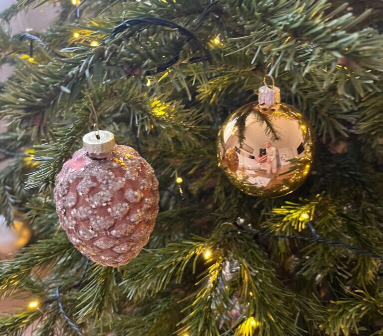 Das perfekte Weihnachtsoutfit – stilvoll & bequem